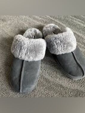 Lands' End Light Gray Plush Slip-On Slippers
